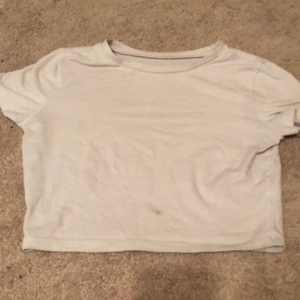 White cropped tee